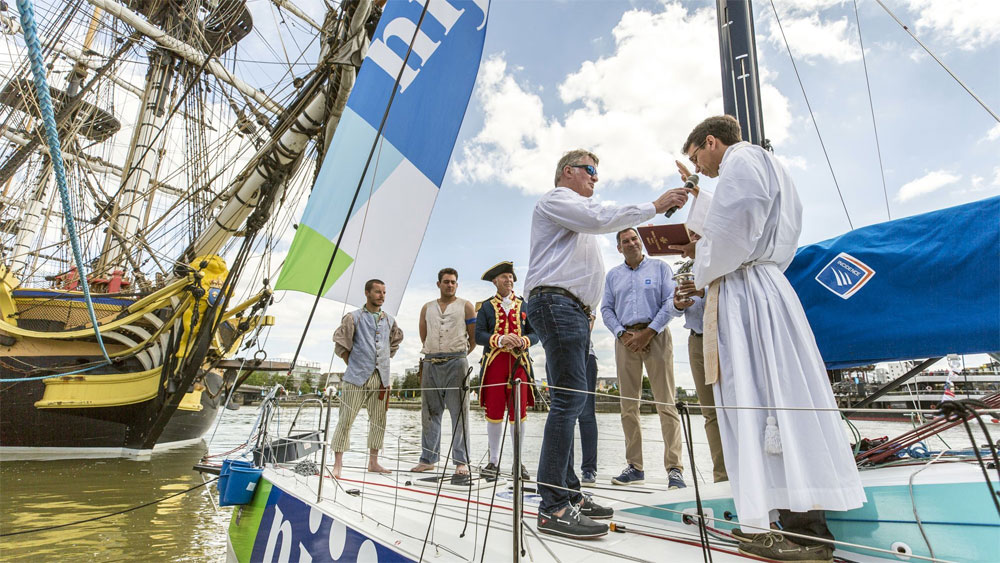 Solitaire du Figaro à Nantes : Bénédiction du bateau du skipper Gildas Morvan