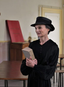 Sophie Froissard interpretant Léontine Dolivet