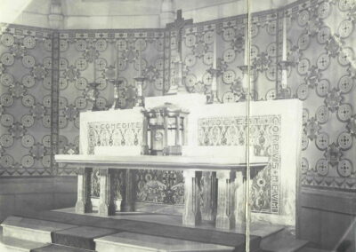 Maître-autel, 1937 (©Archives diocésaines de Nantes, 2Y016-218).