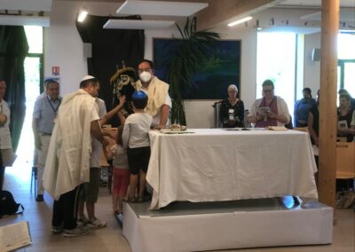 Présentation de la Torah aux enfants juifs