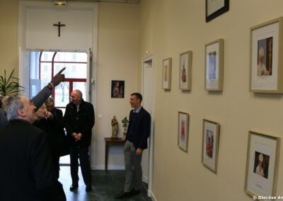 "Galerie des portraits" : les évêques des diocèses formateurs sont présents dans la Maison.