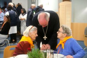 Mgr Percerou passe à l’heure du déjeuner