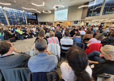 Une assemblée à l'écoute