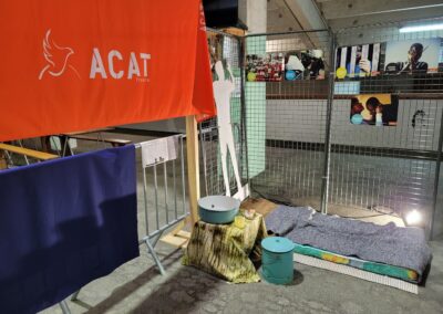 Une geôle symbolisée sur le stand de l'ACAT