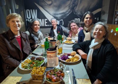 Marie Jo entourée de medecin, aumôniers et membres de la pastorale de la santé